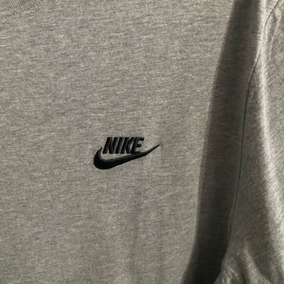 Nike tee - Picture 3 of 4